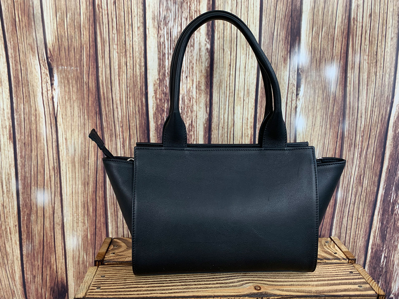 Desori Lederhandtasche "PAPRIKA FRINGES" in schwarz