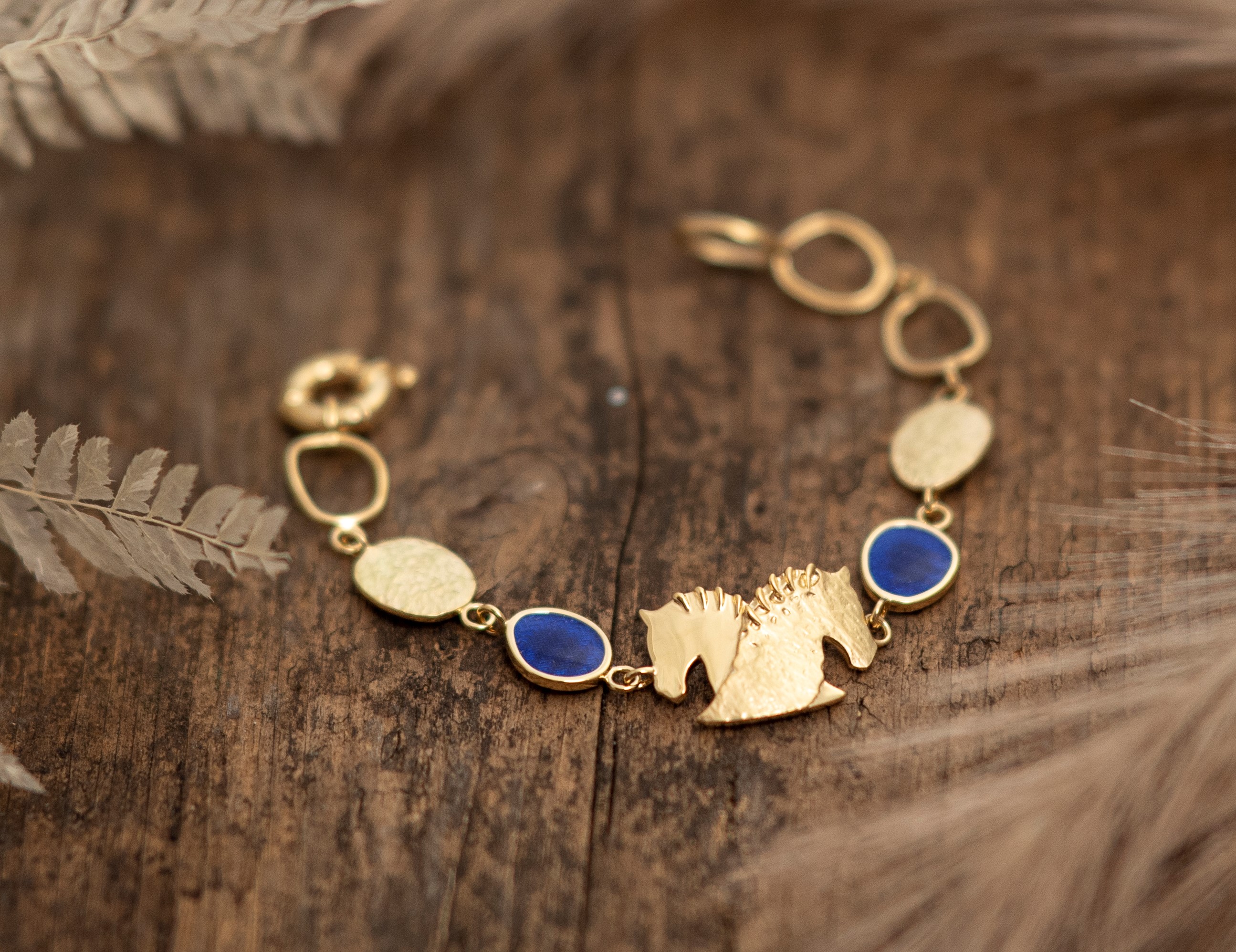 Armband by Runedal, gold mit blauen Zirkonia