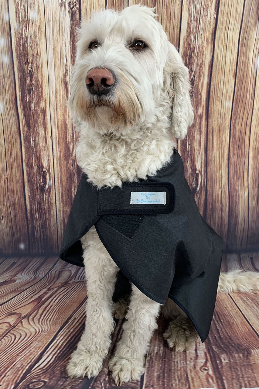 Be Balanced Schwarze Hundetherapiedecke mit Magneten